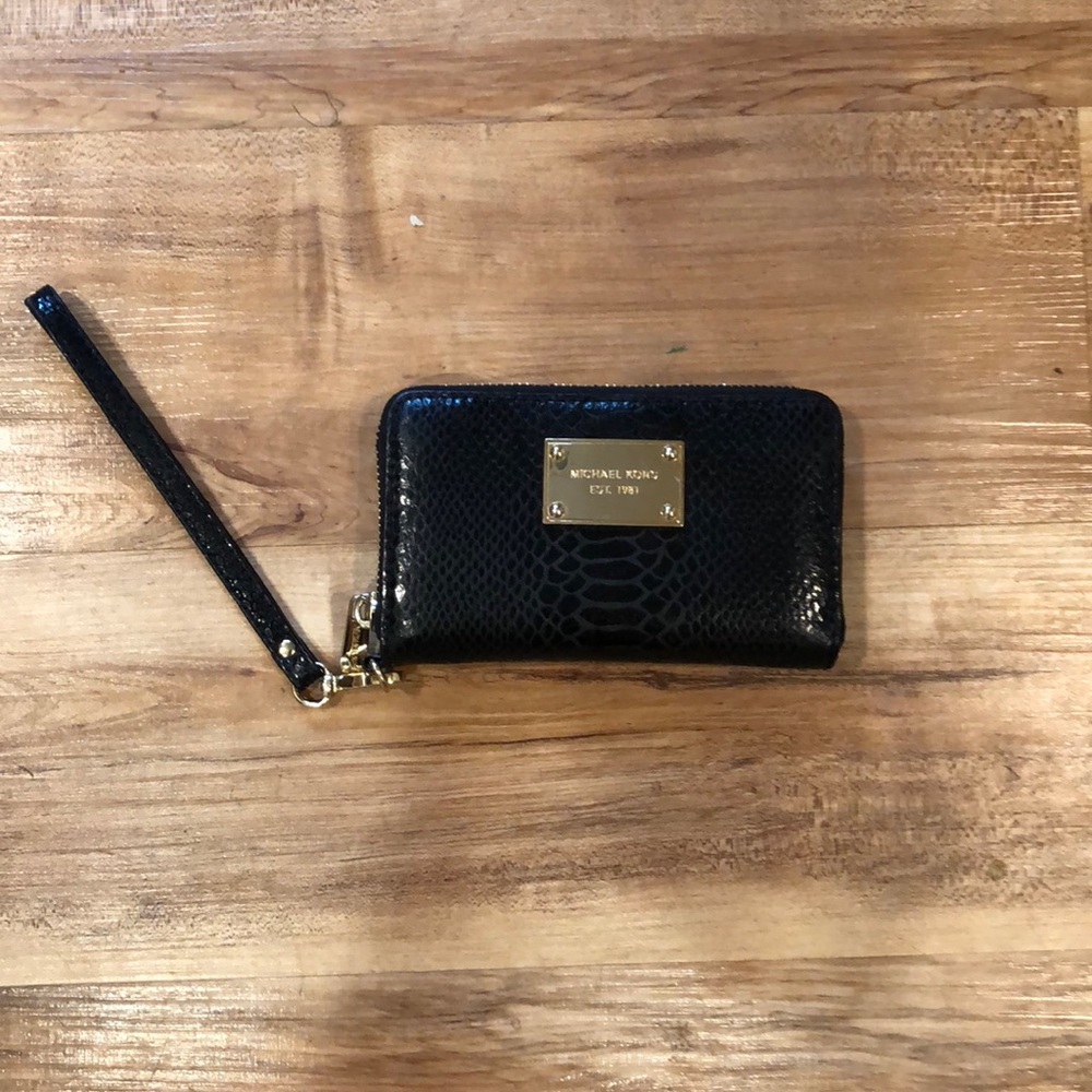 EUC Michael Kors wristlet wallet